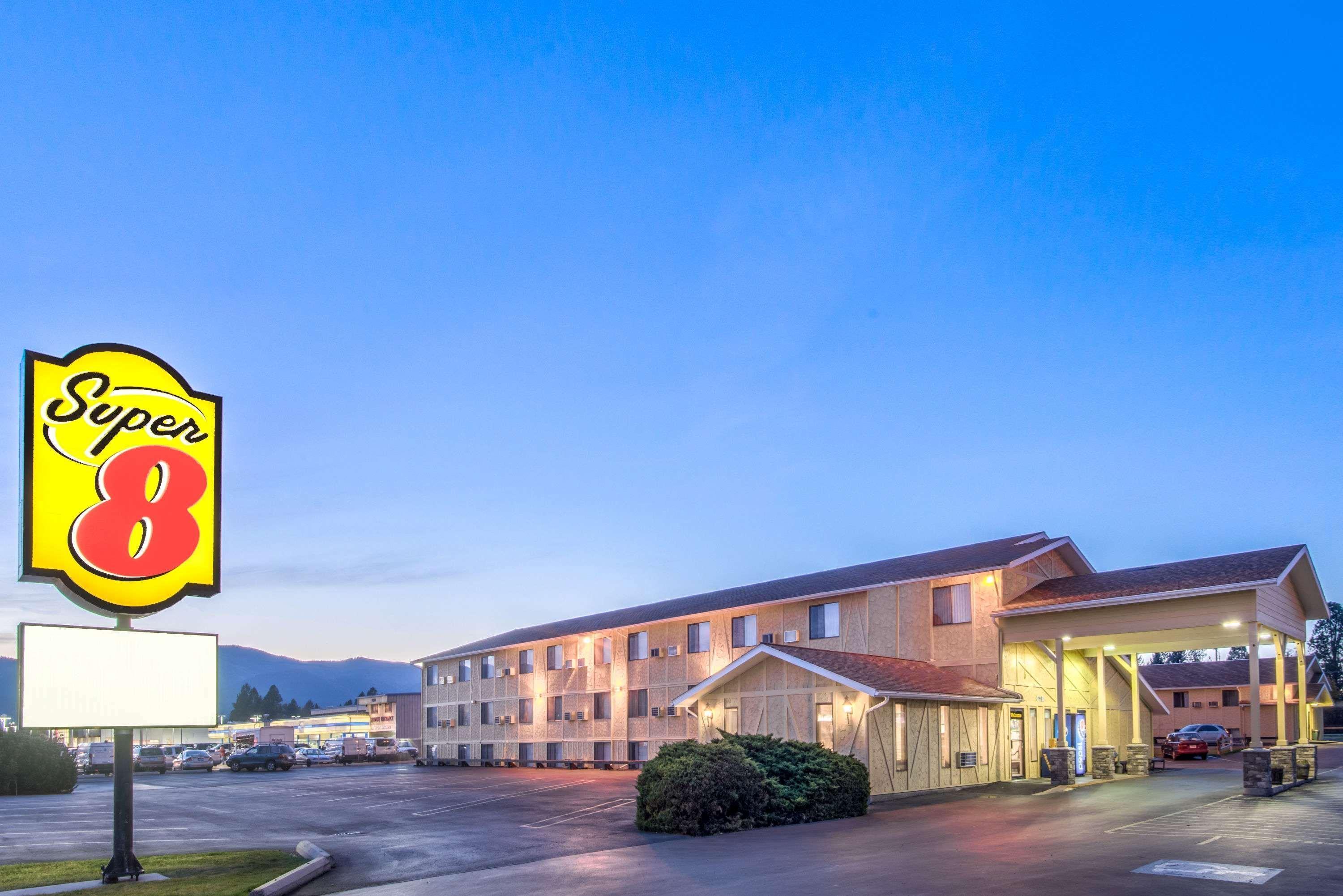 Hotel Super 8 By Wyndham Missoula/Brooks Street Exterior foto